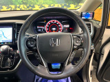 【純正革巻きステアリング】上質な革を使用することで、手にしっかり馴染みとても運転しやすいハンドルです♪