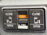 【両側パワースライドドア】スマートキーや運転席のスイッチで後席両側スライドドアの開閉が可能♪電動だから力を入れてドアを開ける必要が無く、小さなお子様でも簡単に開け閉めでき快適です♪