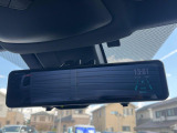 【デジタルインナーミラー】後席の大きな荷物や同乗者で後方が確認しづらい時でも安心!カメラが撮影した車両後方の映像をルームミラー内に表示。クリアな視界で状況の確認が可能です!
