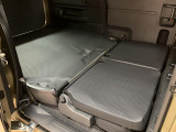 リヤシートを倒せば大きな荷物も積めますよ☆