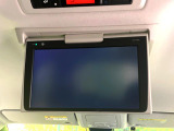 【12.8型フリップダウン】大画面モニターで後席でもエンタメをお楽しみいただけます。家族や友人とお出かけする機会が多い方に大人気です♪