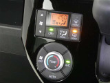 【オートエアコン】車内温度を感知して自動で温度調整をしてくれるのでいつでも快適な車内空間を創り上げます!どの席に座っても快適なドライブが楽しめます♪