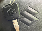 【キーレス】少し離れた場所からでもボタン一つでドアの開錠・施錠ができるのでとっても便利!ドアの鍵穴周りに傷をつけることもありません♪