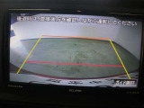 バックモニター付き。車両後方の映像がナビ画面に表示されるので、車庫入れが苦手な人も安心です。ただし、目視確認もお忘れなくお願いいたします。