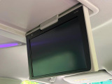 【12.1型フリップダウン】大画面モニターで後席でもエンタメをお楽しみいただけます。家族や友人とお出かけする機会が多い方に大人気です♪