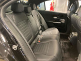 メルセデス・ベンツの定める厳しい基準をクリアしたお車のみをご案内させて頂きます。納車前整備はメーカー規定に基づき当店3Fの指定工場で入念に行なわれます。熟練のメカニックがお客様のお車を整備致します。