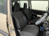 【フロントシート】さまざまな体格の方が快適に運転ができるよう配慮したシートになっております。