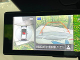 【アラウンドビューモニター】専用のカメラにより、上から見下ろしたような視点で360度クルマの周囲を確認することができます☆死角部分も確認しやすく、狭い場所での切り返しや駐車もスムーズに行えます。