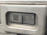 【スマートアシスト】走行中に前方の車両等を認識し、衝突しそうな時は警報とブレーキで衝突回避と被害軽減をアシスト。より安全にドライブをお楽しみいただけます。
