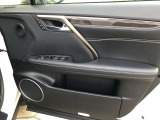 洗練されたデザインの運転席回りはドライビングの愉しさを予感させてくれます♪