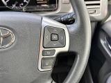 【レーンディパーチャーアラート(LDA)】クルマが車線または走路から逸脱する可能性がある場合に、ブザーまたはハンドルの振動により注意をうながします。機能には限界があるためご注意ください。
