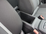 Audi正規ディーラーが高品質をお約束。高度な訓練・教育を受けたAudi専任メカニックが、100項目にもおよぶ精密な点検を実施。すべてクリアしたAudi車だけ、あなたのお手元に届けられるのです