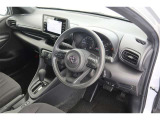 【運転席&助手席】シートは黒を基調にしたスタイリッシュなデザインです。クリーニング済みですので清潔感があり気持ち良く乗っていただけます♪