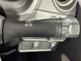 【オートライト(AUTO)】外の明るさをシステムが感知して、自動でヘッドライトが点灯します!ヘッドライトをつけ忘れを防ぐ便利機能です。