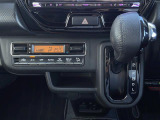 【 オートエアコン 】車内温度を感知して自動で温度調整をしてくれるのでいつでも快適な車内空間を創り上げます!//