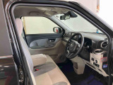 たとえばダイハツのお店にある、たくさんのスマアシ搭載車は、正常に作動する事をしっかり確認します。