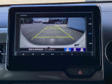 3ビュー切り替えやガイド線表示のバックカメラで、バックでの車庫入れも安心です。