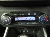 オートエアコン装備で快適な空調を保ちます。