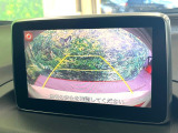 【バックカメラ】駐車時に後方がリアルタイム映像で確認できます。大型商業施設や立体駐車場での駐車時や、夜間のバック時に大活躍!運転スキルに関わらず、今や必須となった装備のひとつです!