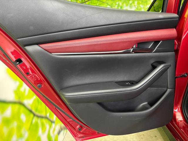 マツダ MAZDA3ファストバック 1.8 XD バーガンディ セレクション の