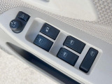 【電動格納ミラー】サイドミラーは電動格納式となっており、狭い駐車場でもキズがつくリスクを抑えられます。