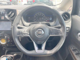 【純正革巻きステアリング】上質な革を使用することで、手にしっかり馴染みとても運転しやすいハンドルです♪