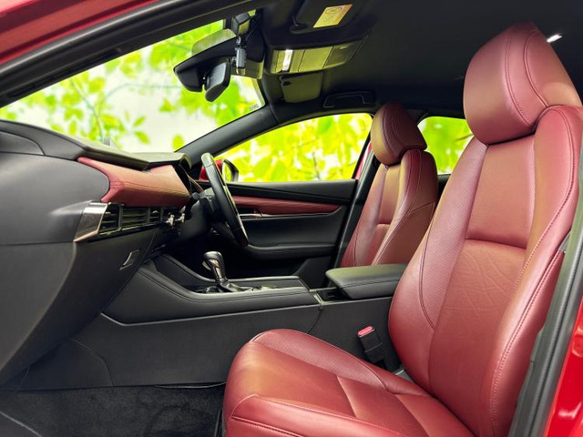 マツダ MAZDA3ファストバック 1.8 XD バーガンディ セレクション の