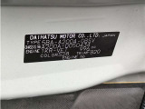 【コーションプレート】には製造元や車体番号、車体色番号といった車両の詳細な情報が記載されております。