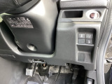 横滑りを防ぐVSAなどのスイッチは、運転席の右側、手の届きやすい位置にあります。