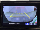 【バックモニター】後ろのカメラの映像をモニターに映し出すことができます!後方の見えない死角や、障害物との距離感をしっかり確認することができます!駐車が苦手な方におすすめです。