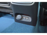 リアシートにも3段階の調節ができるシートヒーター、USB-Cポートも付いています