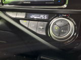 【オートエアコン】一度お好みの温度に設定すれば、車内の温度を検知し風量や温度を自動で調整。暑い…寒い…と何度もスイッチ操作をする必要はありません。快適な車内空間には必須の機能ですね♪