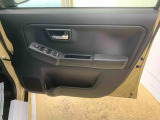 お車の状態をしっかりとお伝えするために1台の車両に付き40枚以上の画像を用意しております。外装はもちろん、室内の装備やお車の特徴などごらんください。