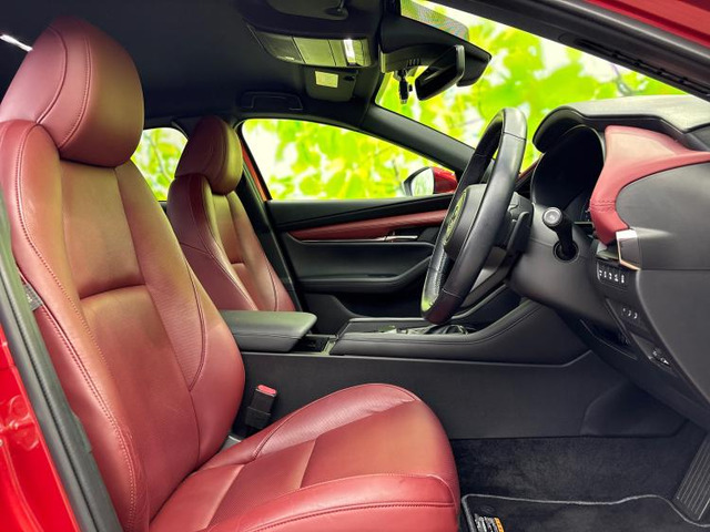 マツダ MAZDA3ファストバック 1.8 XD バーガンディ セレクション の