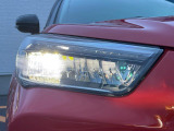 【LEDヘッドライト】悪天候や夜間走行時も良好な視界を確保し安心して運転できる高輝度LEDヘッドライトを装備!点灯速度が早く、消費電力も抑えられています。
