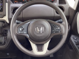 ステアリング右側にはホンダセンシングの設定スイッチ左側にはオーディオスイッチが配置されています