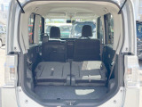 普段のお買い物や通勤、送迎等に十分な荷室スペースを確保しております。セカンドシートを倒すと、大きな荷物の積載も可能です♪