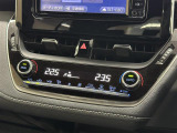 【左右独立オートエアコン】左右独立型、いわゆるデュアルエアコンです。運転席と助手席でそれぞれお好みの温度を設定可能です。