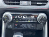 【 オートエアコン 】車内温度を感知して自動で温度調整をしてくれるのでいつでも快適な車内空間を創り上げます!//