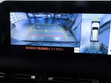 パノラミックビューモニター付きです。車両を上から見たような映像をディスプレイオーディオ画面に表示。運転席からの目視だけでは見にくい、車両周辺の状況をリアルタイムでしっかり確認できます。