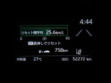 イグニッションONで鮮やかに発光するメーター。