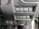 各種スイッチがあり色々な機能のON・OFF切り替えが可能。パワースライドドアの操作も運転席からできます!!