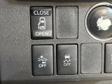 【パワースライドドア】スマートキーや運転席のスイッチでスライドドアの開閉が可能♪電動だから力を入れてドアを開ける必要が無く、小さいお子様でも、重い荷物を持っている時もラクに開け閉めできます♪