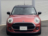 フロントマスクはどこからみてもMINIとわかるスタイルです