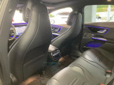 メルセデス・ベンツの定める厳しい基準をクリアしたお車のみをご案内させて頂きます。納車前整備はメーカー規定に基づき当店3Fの指定工場で入念に行なわれます。熟練のメカニックがお客様のお車を整備致します。