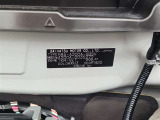 【コーションプレート】には製造元や車体番号、車体色番号といった車両の詳細な情報が記載されております。