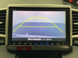 バックでの車庫入れも安心です! リアカメラが付いているバックモニター付のナビを装備しております。操作線もついており距離感も画面から確認できます。