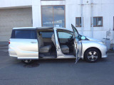 開口部が広い両側スライドドアなので荷物の積み下ろしもラクラクです♪駐車場の間隔が狭いところでも安心してドアを開けることができますね!