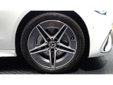 メルセデスの認定中古車「サーティファイドカー」では、万一お車が故障した場合も、ご購入後1年間もしくは2年間※は走行距離にかかわらずメルセデス・ベンツ正規サービスネットワークで無料修理いたします
