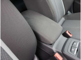 Audi正規ディーラーが高品質をお約束。高度な訓練・教育を受けたAudi専任メカニックが、100項目にもおよぶ精密な点検を実施。すべてクリアしたAudi車だけ、あなたのお手元に届けられるのです